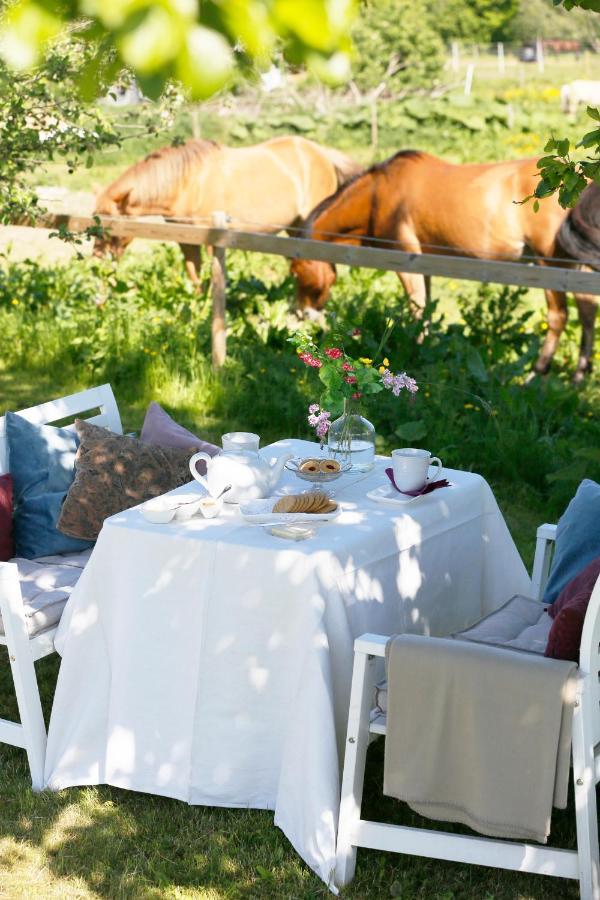Arroeds Bostaelle Bed & Breakfast Tollarp ภายนอก รูปภาพ